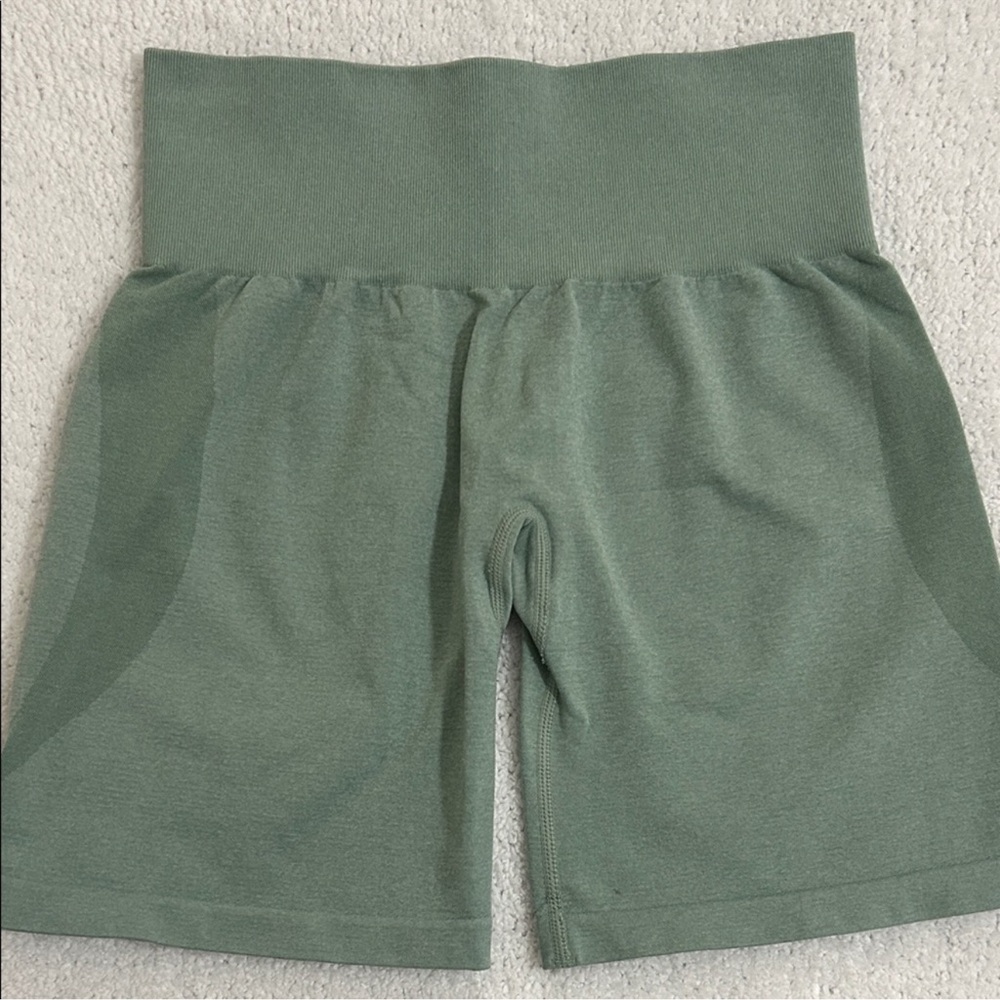 Women's seamless shorts